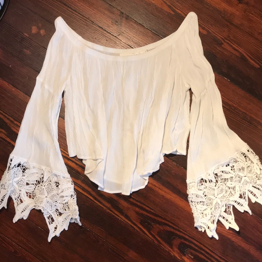 White long sleeve crop top